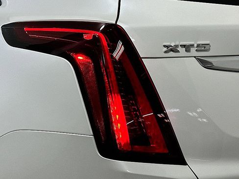 Used 2022 Cadillac XT5 Premium Luxury image 8