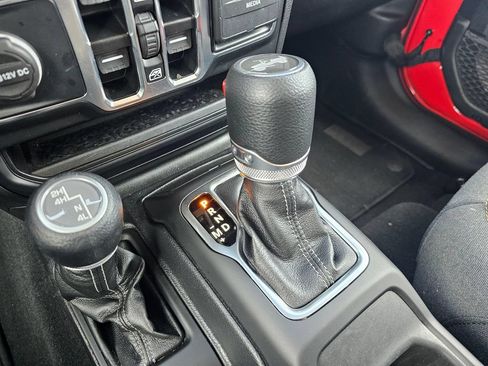 Used 2025 Jeep Wrangler Unlimited Sport AWD/4WD image 32