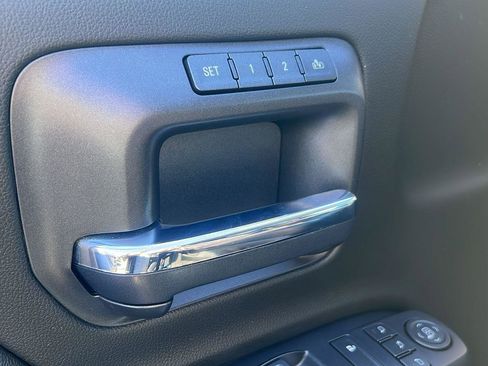 Used 2018 Chevrolet Silverado 1500 LTZ Z71 image 9