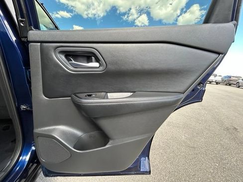 Used 2024 Nissan Rogue SV AWD/4WD image 40