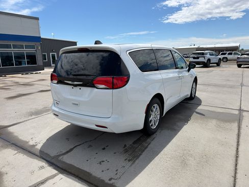 Used 2024 Chrysler Voyager LX FWD image 6