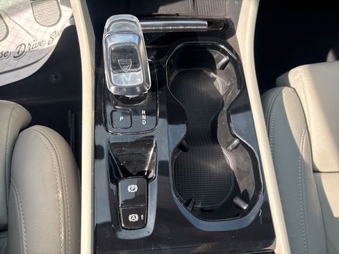 Certified 2023 Volvo XC40 B5 Ultimate AWD/4WD image 30