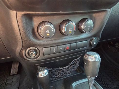 Used 2018 Jeep Wrangler Unlimited Sport S AWD/4WD image 24