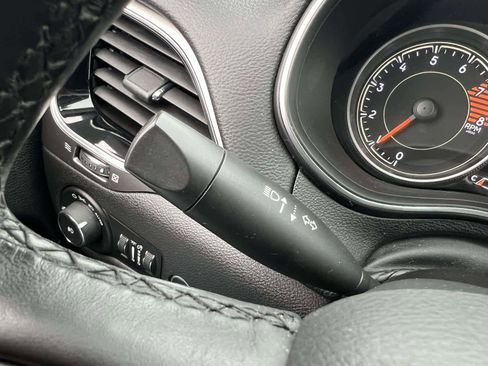 Used 2019 Jeep Cherokee Limited image 29