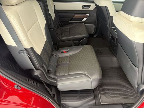 Used 2025 Toyota Sequoia Capstone AWD/4WD image 29