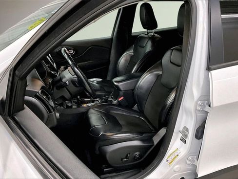 Used 2021 Jeep Cherokee Latitude Plus image 22