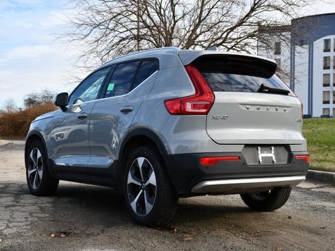 Used 2025 Volvo XC40 B5 Plus image 5