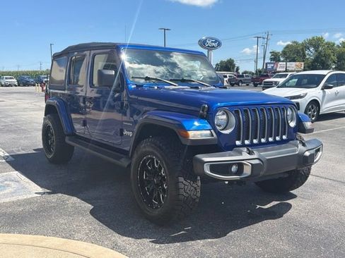 Used 2020 Jeep Wrangler Unlimited Sahara AWD/4WD image 3