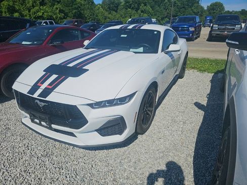 Used 2024 Ford Mustang GT RWD image 4