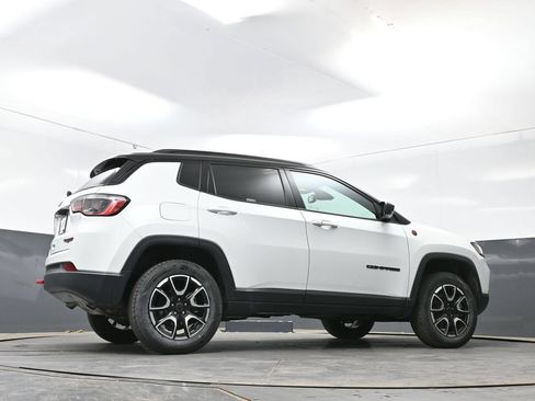 Used 2025 Jeep Compass Trailhawk AWD/4WD image 47