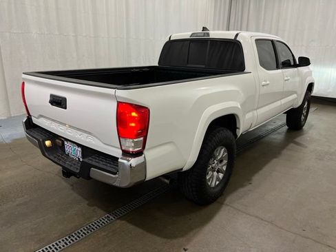 Used 2016 Toyota Tacoma SR5 w/ SR5 Appearance Package (SN) AWD/4WD image 4