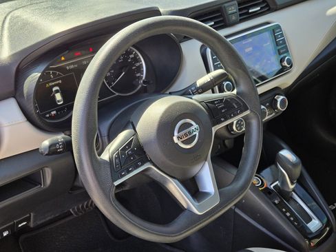 Used 2021 Nissan Versa SV FWD image 15