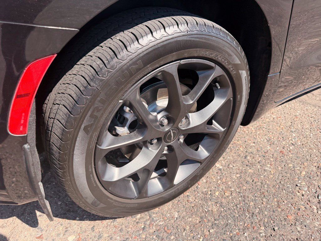 Used 2021 Chrysler Pacifica Touring-L w/ Uconnect Theater Family Group AWD/4WD image 18