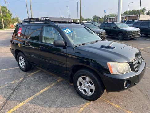 Used 2003 Toyota Highlander 2WD w/ Quick-Order Pkg image 3
