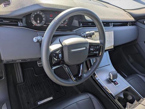 Used 2025 Land Rover Range Rover Evoque Dynamic SE image 10
