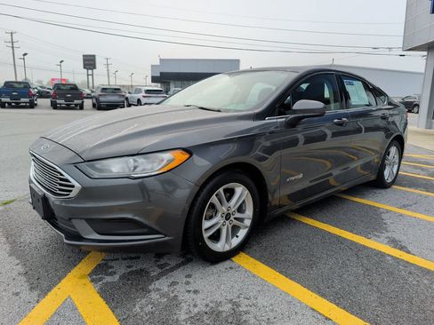 Used 2018 Ford Fusion SE FWD image 3