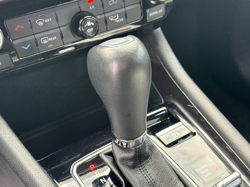 Used 2024 Jeep Compass Latitude image 29