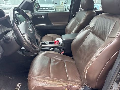Used 2016 Toyota Tacoma Limited w/ Towing Package AWD/4WD image 2