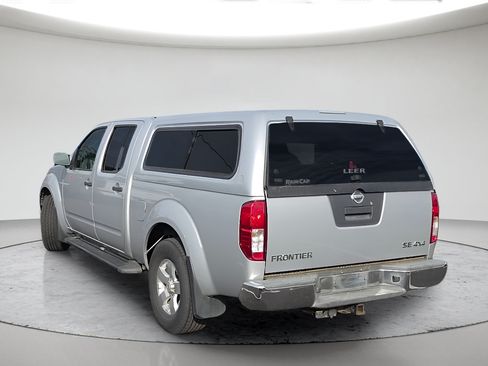 Used 2010 Nissan Frontier SE w/ Moonroof Pkg AWD/4WD image 9