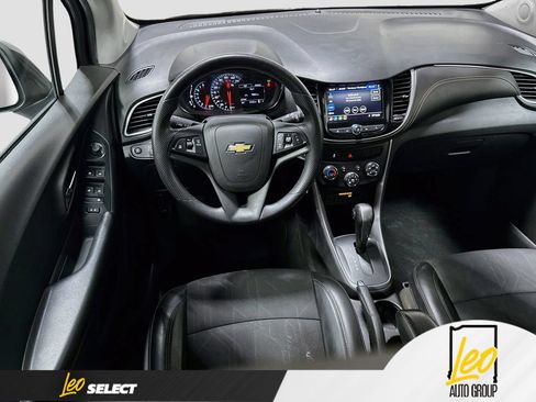 Used 2021 Chevrolet Trax LT AWD/4WD image 23