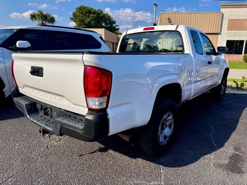 Used 2016 Toyota Tacoma SR RWD image 2