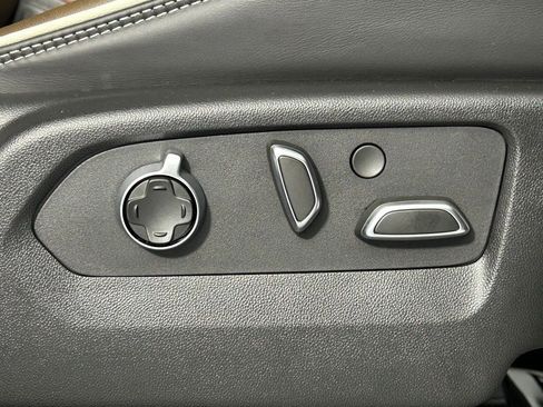 Used 2025 GMC Yukon XL Denali Ultimate w/ LPO, Floor Liner Package AWD/4WD image 12