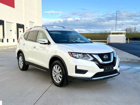 Used 2020 Nissan Rogue SV image 1