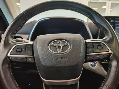 Used 2022 Toyota Highlander XLE AWD/4WD image 10