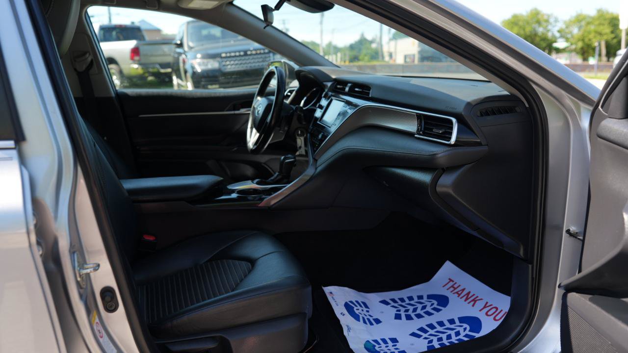 Used 2018 Toyota Camry SE w/ Moonroof Package FWD image 17