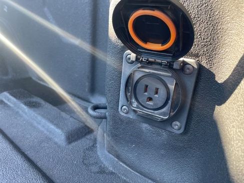 Used 2020 Chevrolet Silverado 2500 LTZ w/ LTZ Convenience Package image 15