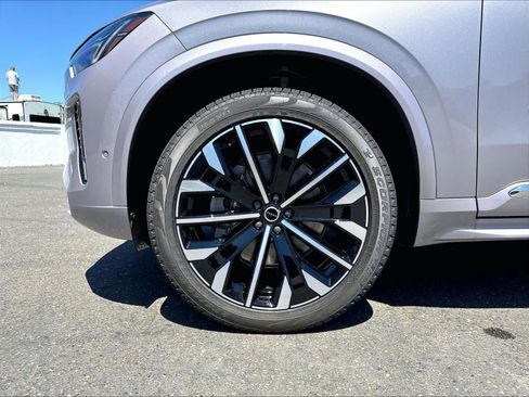 New 2026 Volvo XC90 B6 Plus w/ Protection Package AWD/4WD image 14