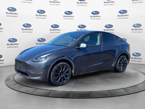Used 2024 Tesla Model Y Long Range AWD/4WD image 2