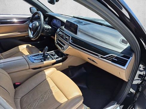 Used 2017 BMW ALPINA B7 xDrive AWD/4WD image 12