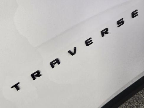 Used 2024 Chevrolet Traverse RS FWD image 12