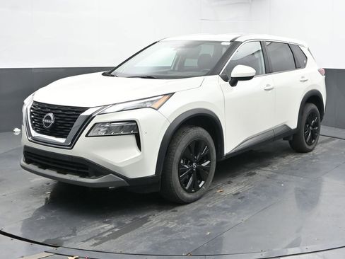 Used 2023 Nissan Rogue SV image 6