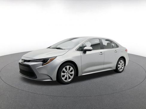 Used 2025 Toyota Corolla LE FWD image 3