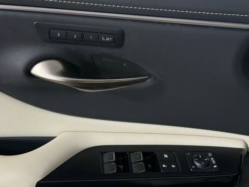 Certified 2025 Lexus ES 300h w/ Premium Package image 17