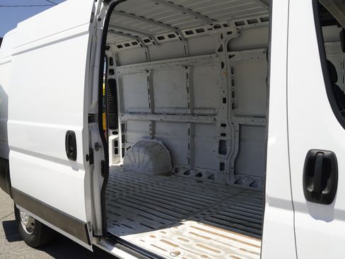 Used 2023 RAM ProMaster 2500 FWD image 12