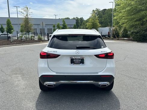 Certified 2025 Mercedes-Benz GLA 250 4MATIC image 7