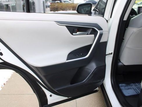 Used 2019 Toyota RAV4 Limited image 27