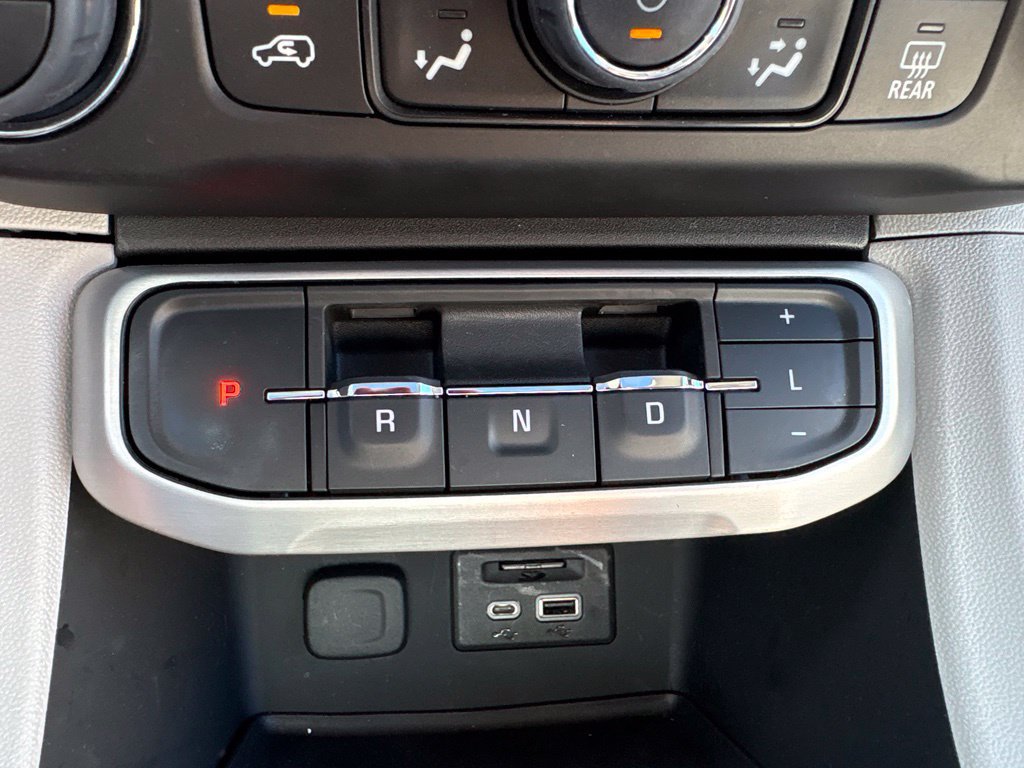 Used 2023 GMC Acadia SLT w/ Technology Package AWD/4WD image 4