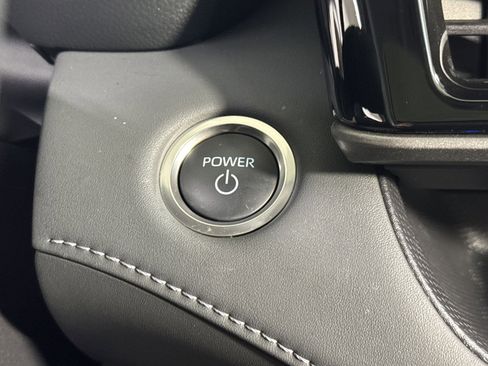 Used 2025 Toyota Highlander XLE image 36