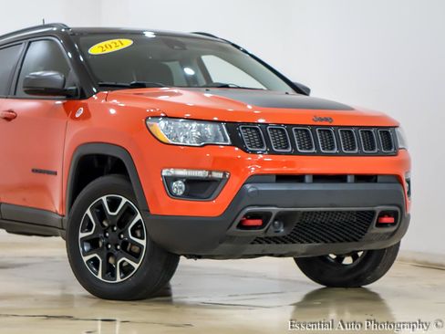 Used 2021 Jeep Compass Trailhawk w/ Sun and Sound Group AWD/4WD image 2