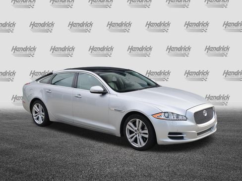 Used 2013 Jaguar XJ L Portfolio RWD image 2