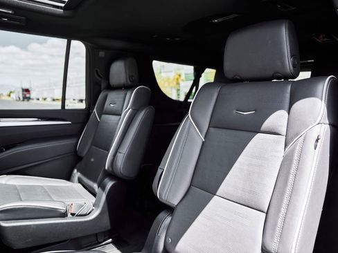 Used 2025 Cadillac Escalade ESV Sport AWD/4WD image 46