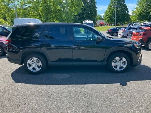 Used 2023 Honda Pilot LX image 3