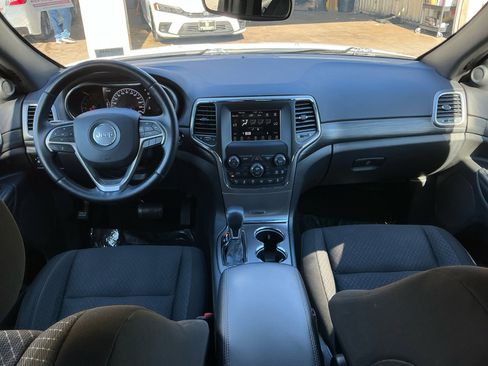 Used 2021 Jeep Grand Cherokee Laredo w/ Security & Convenience Group image 18