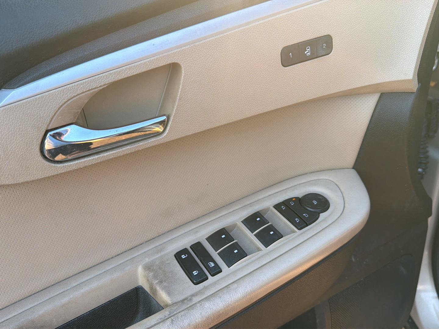 Used 2011 Chevrolet Traverse LTZ FWD image 7