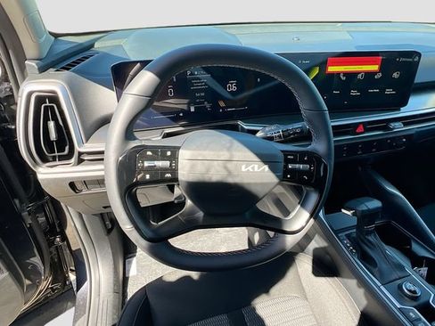 New 2026 Kia Sorento LX FWD image 11