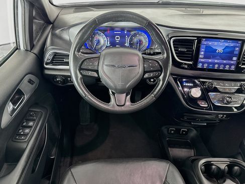 Used 2020 Chrysler Pacifica Touring-L Plus FWD image 15